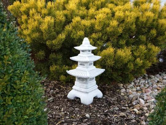 Japanese pagoda one piece figure