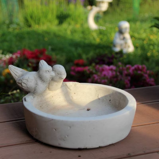 Massive drinker for birds and pets figurine