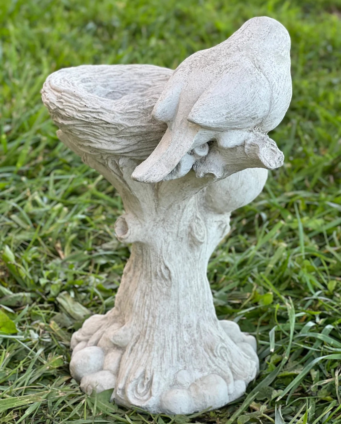 Drinker for birds statue