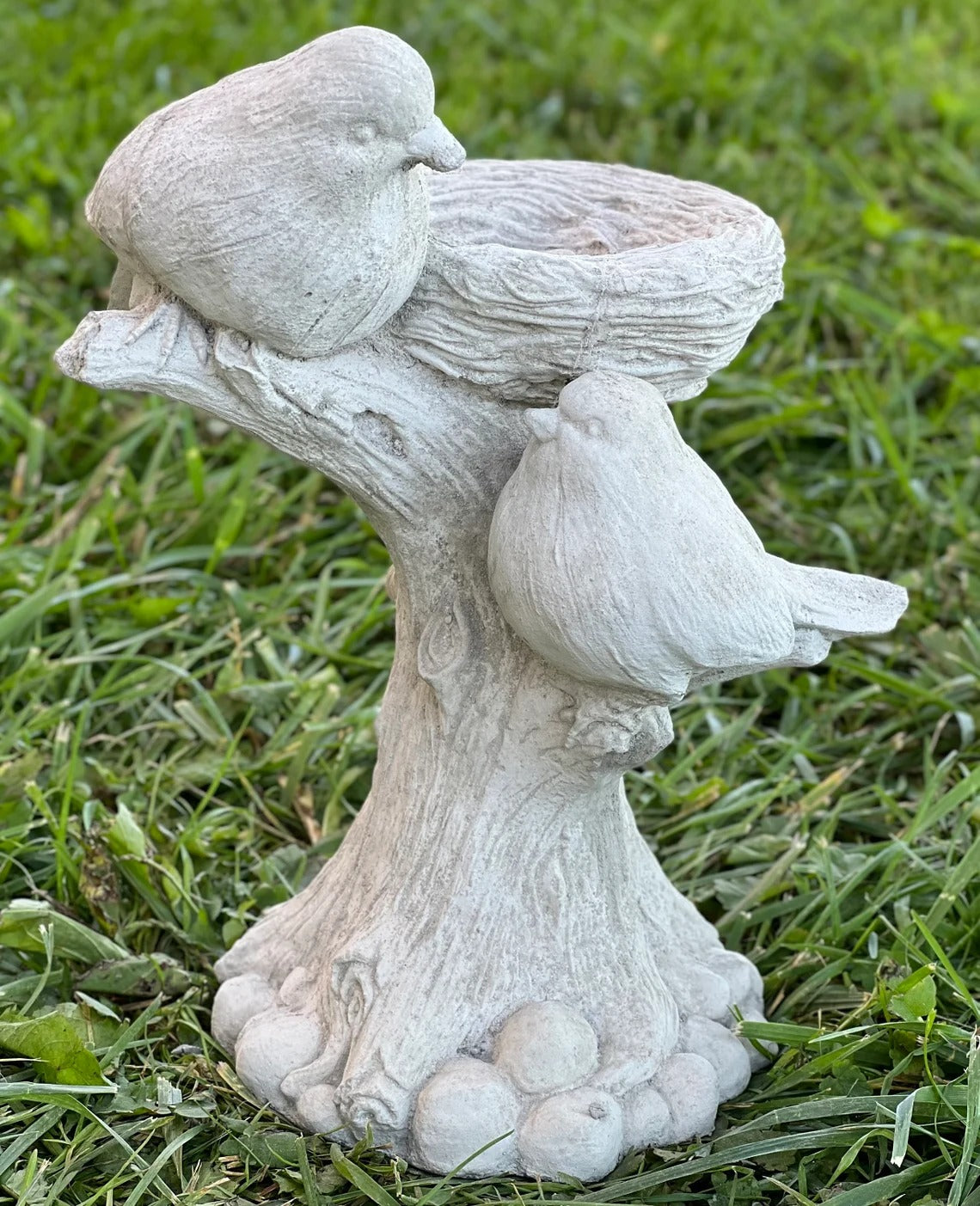 Drinker for birds statue