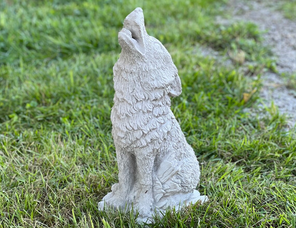 Wolf figurine