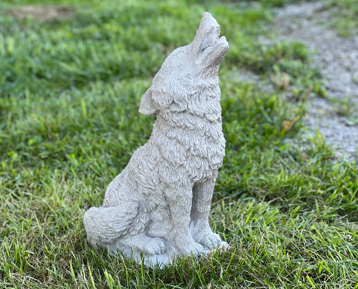 Wolf figurine