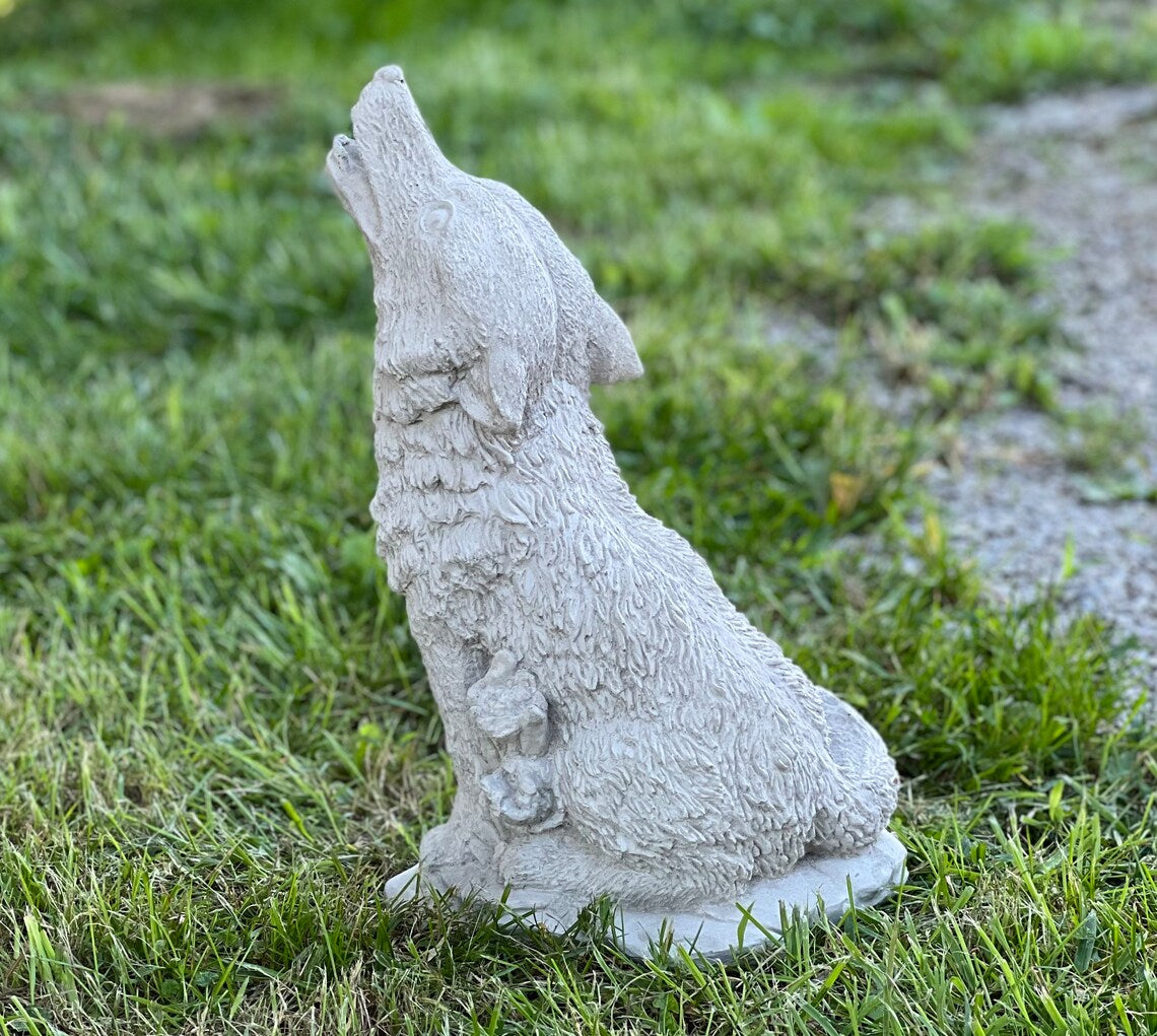 Wolf figurine