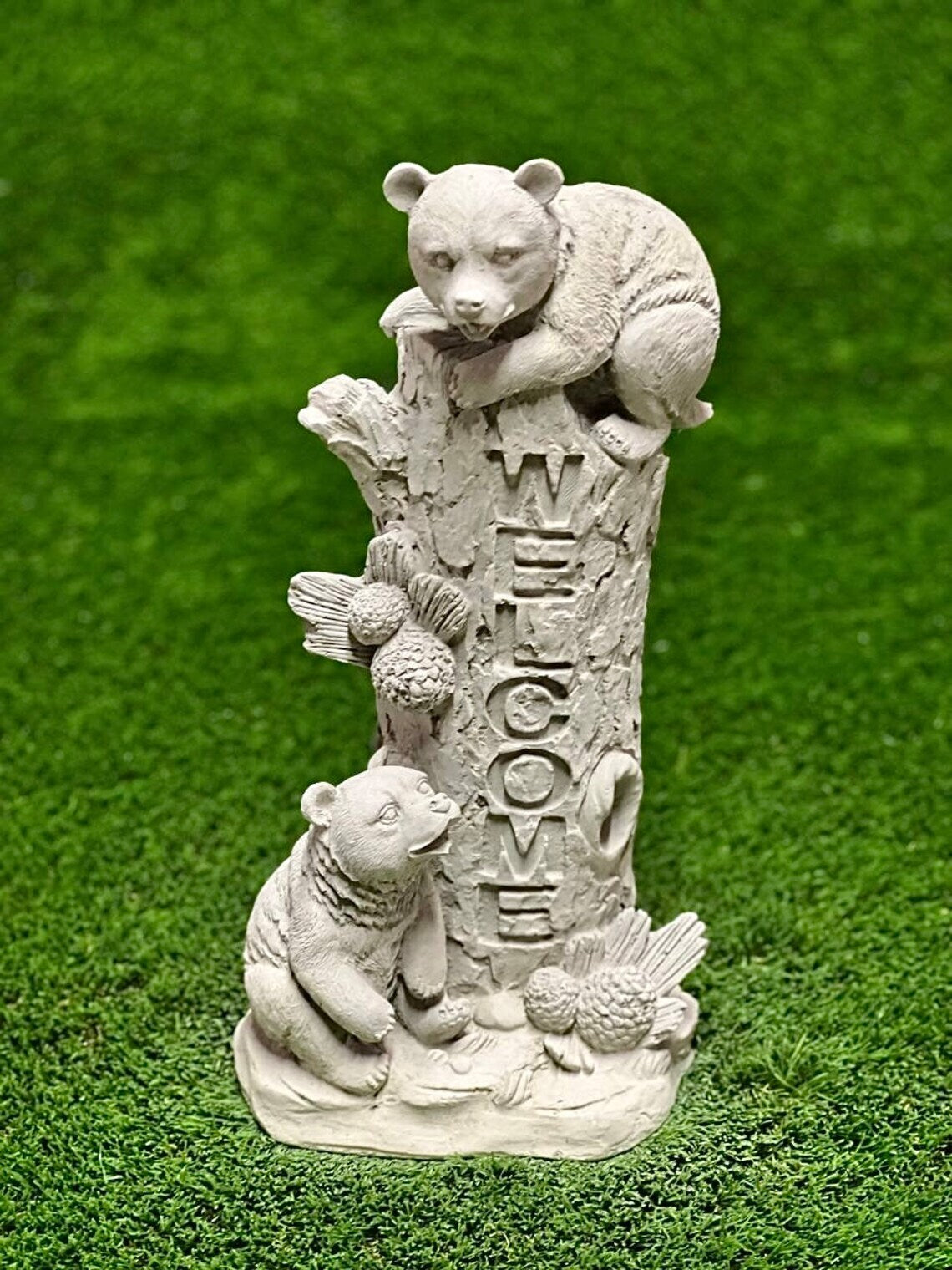Welcome sign with bears