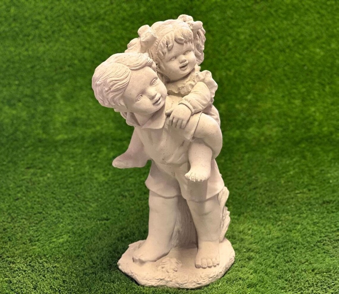 Kids piggy back statue