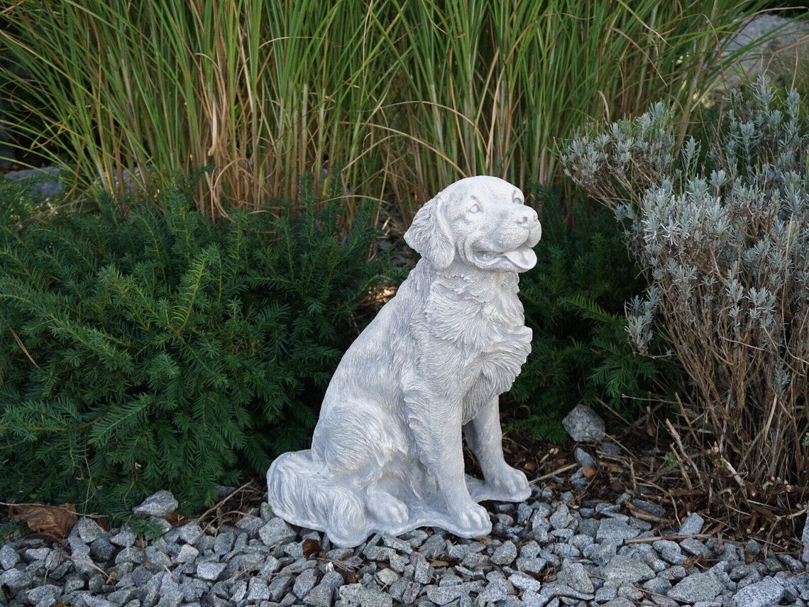 Labrador retriever dog figure