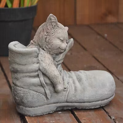 Cat in boot statue