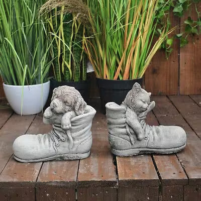 Cat in boot statue