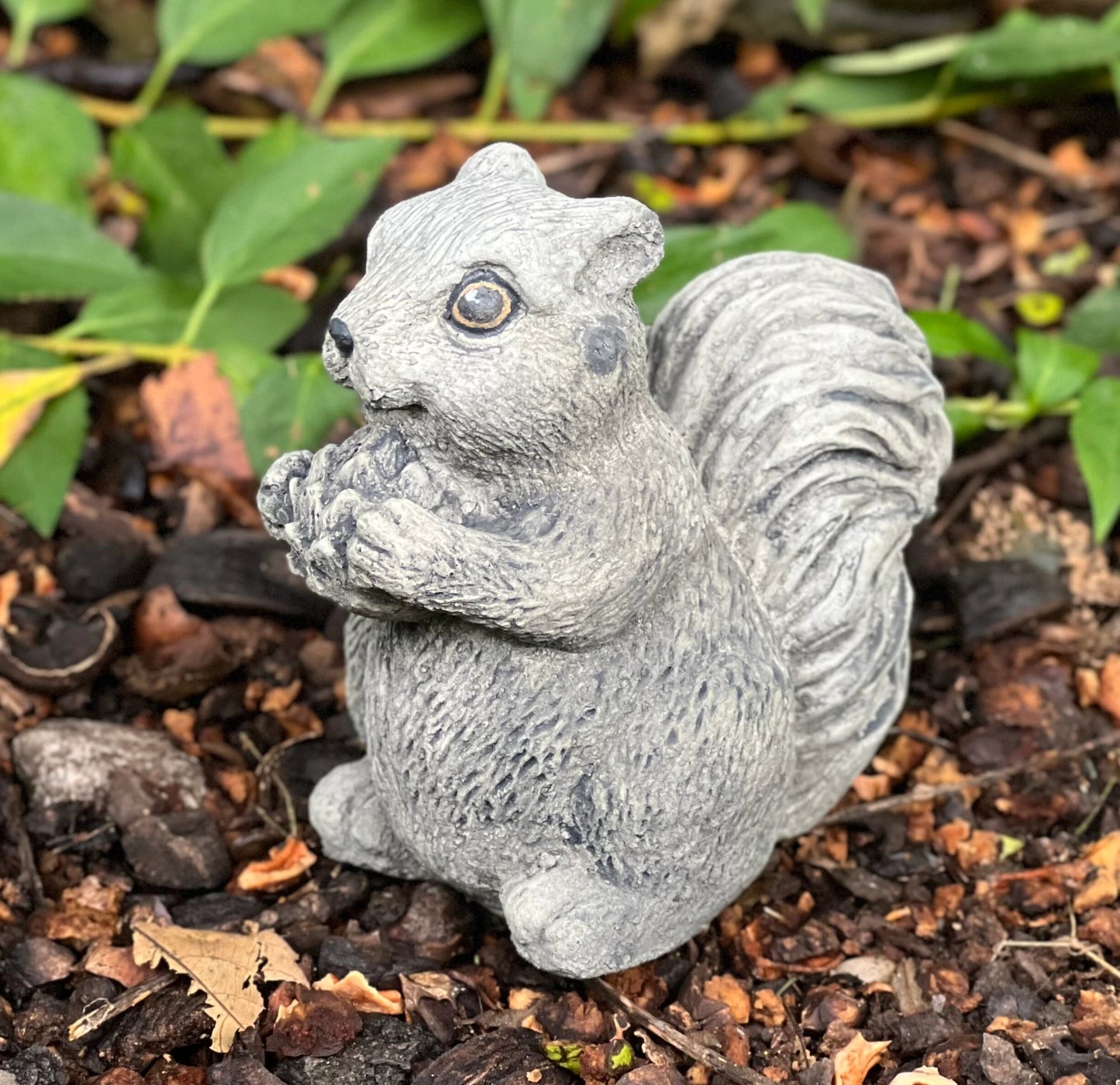 Detailled squirrel statue