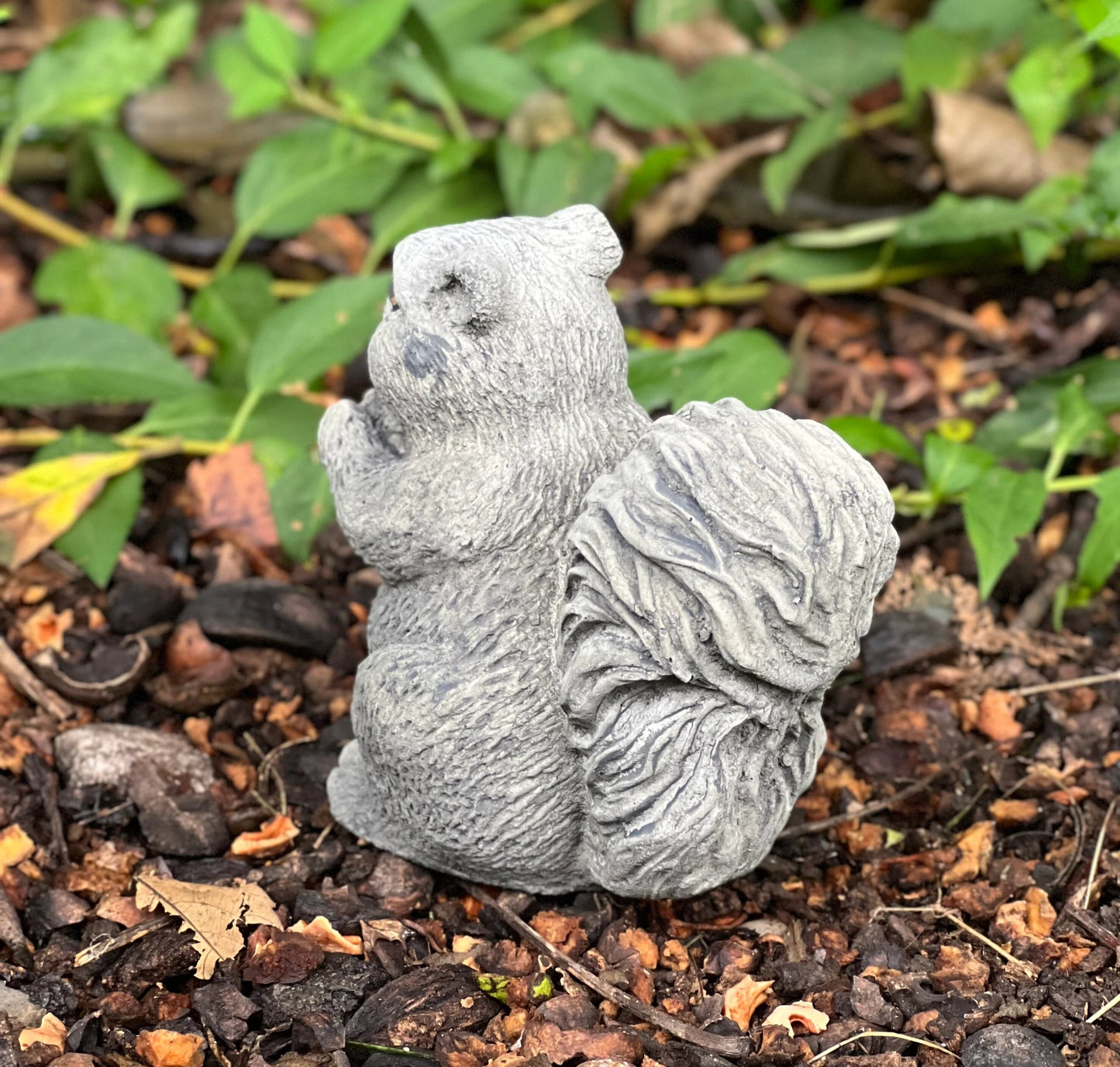Detailled squirrel statue