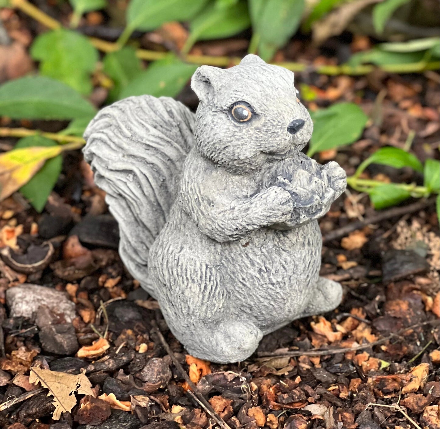 Detailled squirrel statue
