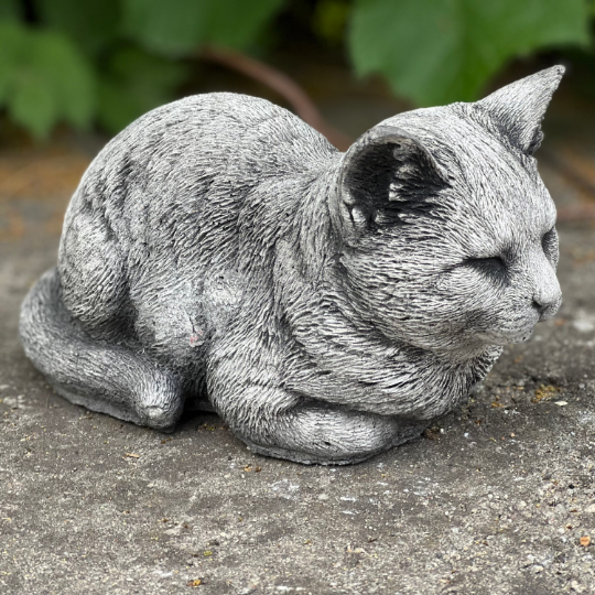 Realistic concrete cat figurine