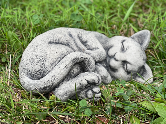 Outdoor cat statue Concrete resting cat figure