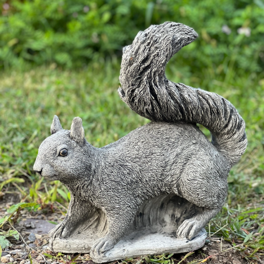 Garden statue squirrel figurine