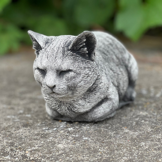 Realistic concrete cat figurine