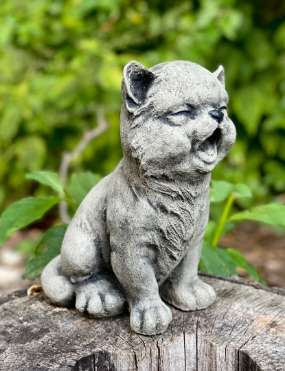 Smilling sitting cat figurine