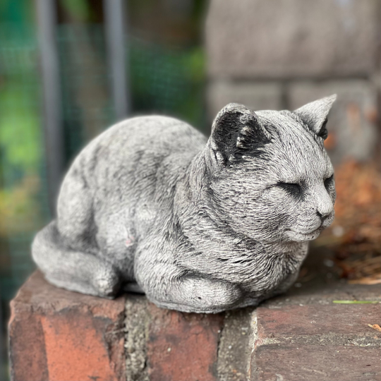 Realistic concrete cat figurine