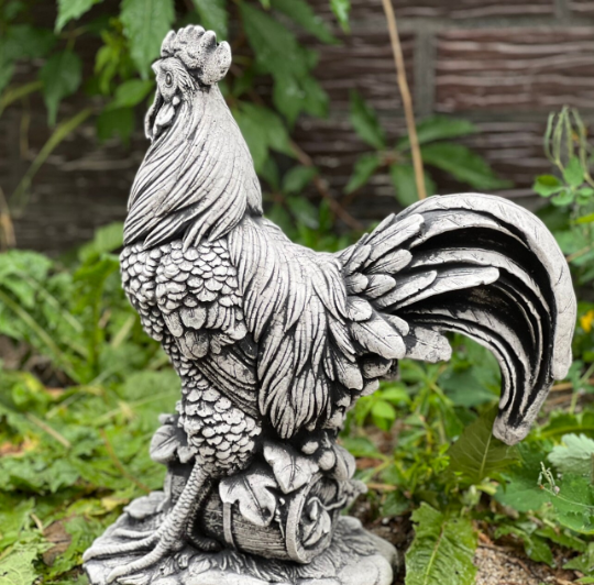 Country rooster statue