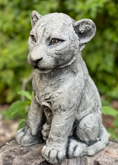 Tiger sitting statue