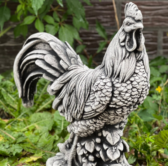 Country rooster statue