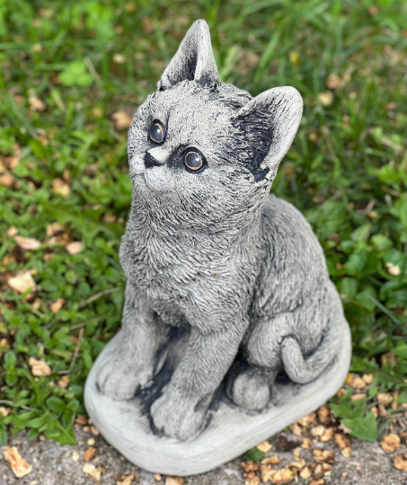 Concrete sitting cat statue