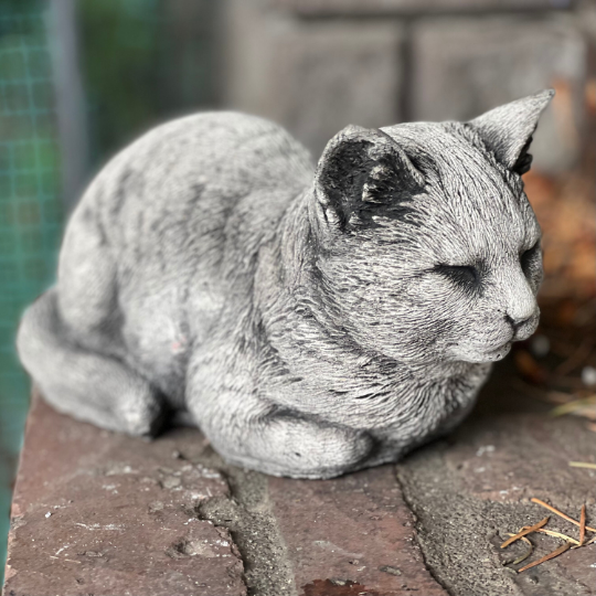 Realistic concrete cat figurine