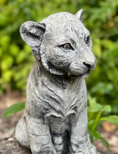 Tiger sitting statue