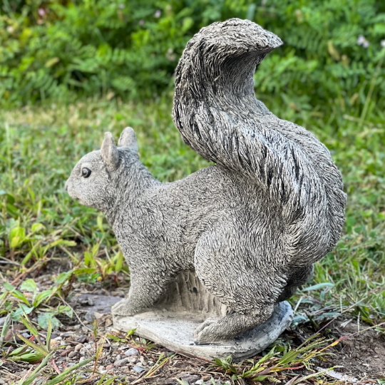 Garden statue squirrel figurine