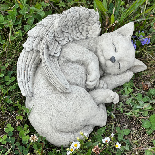 Laying cat with wings figure