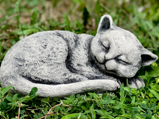 Detailed laying cat figure