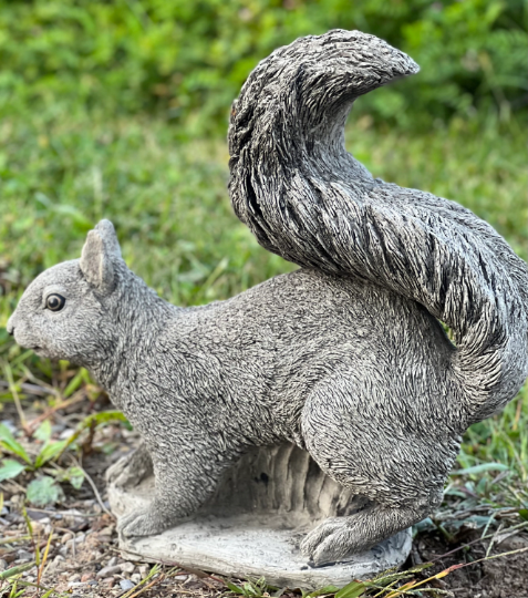 Garden statue squirrel figurine