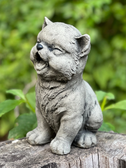 Smilling sitting cat figurine