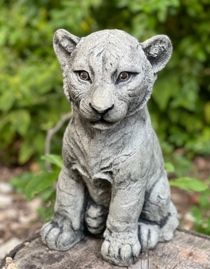 Tiger sitting statue