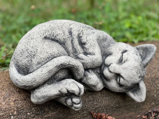 Outdoor cat statue Concrete resting cat figure