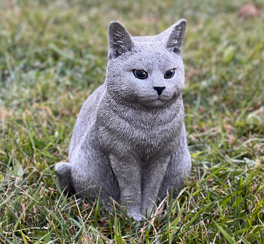 Outdoor sitting cat figurine