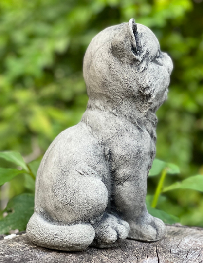 Smilling sitting cat figurine