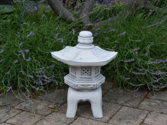 Hadmade Asian Pagoda Lantern sculpture