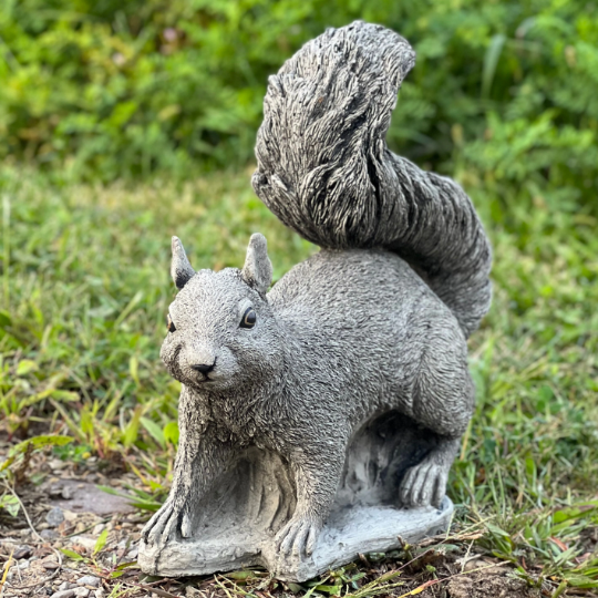 Garden statue squirrel figurine