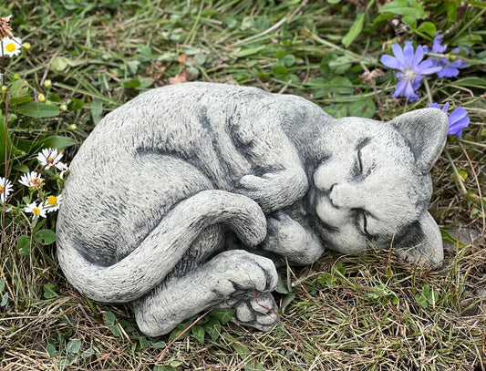 Sleeping Cat memorial statue