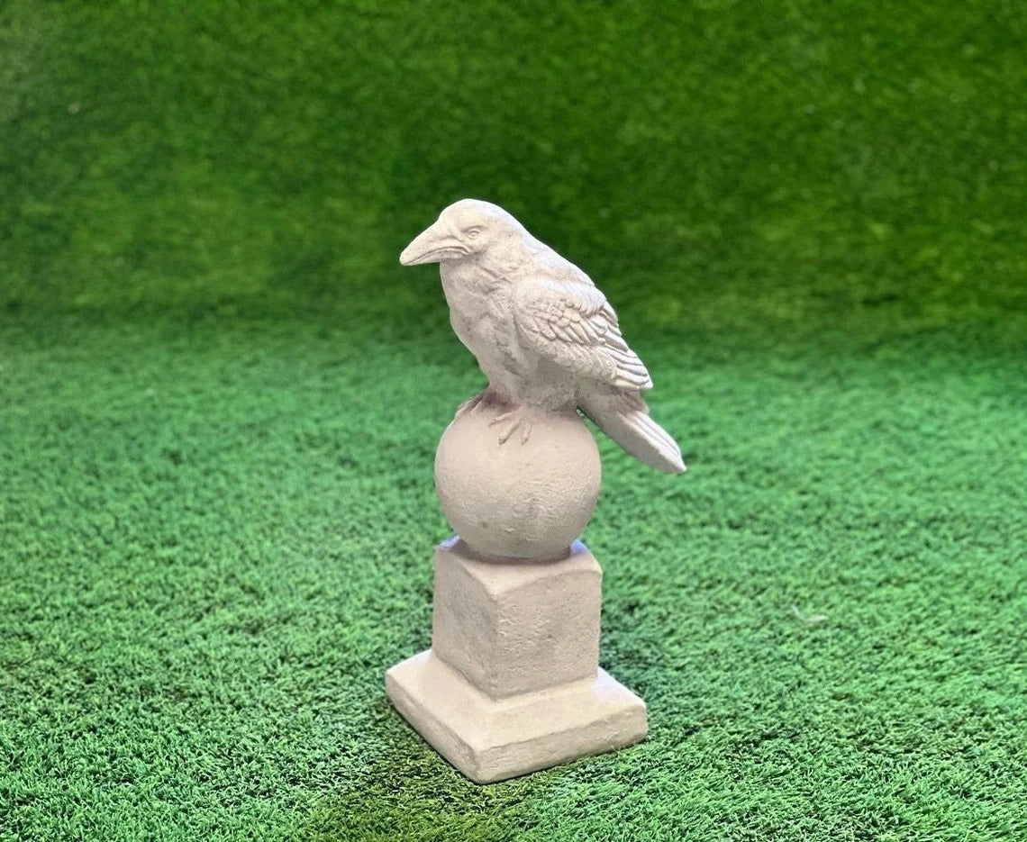 Crow on finial post figure