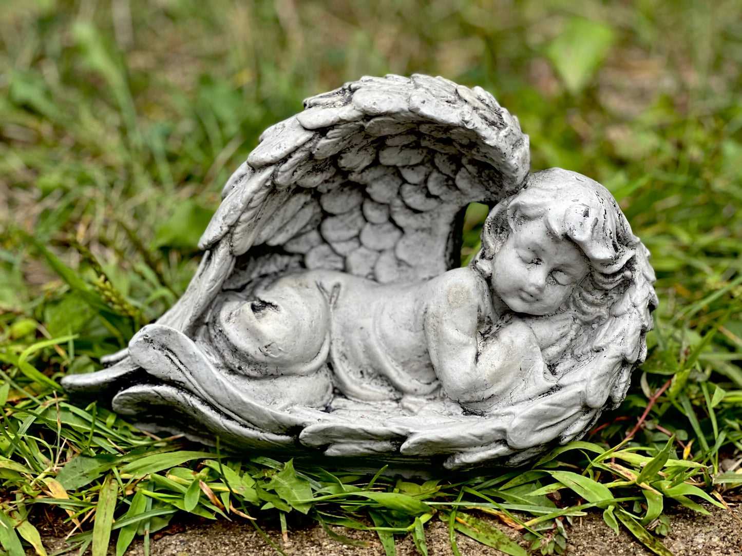 Angel garden statue
