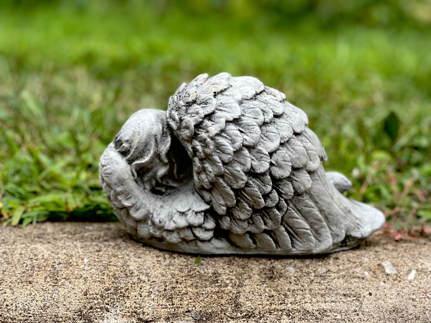 Angel garden statue