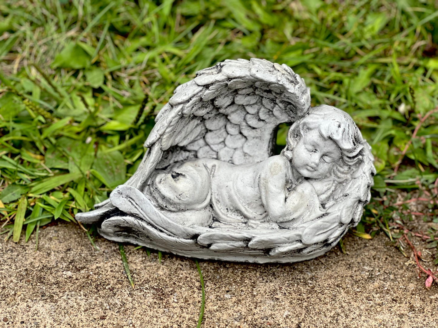 Angel garden statue