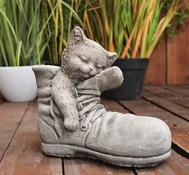 Cat in boot statue