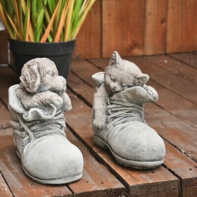 Cat in boot statue