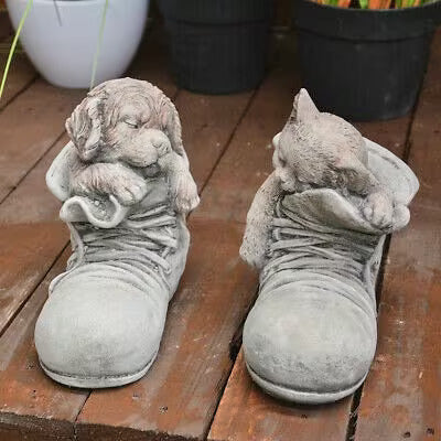 Cat in boot statue