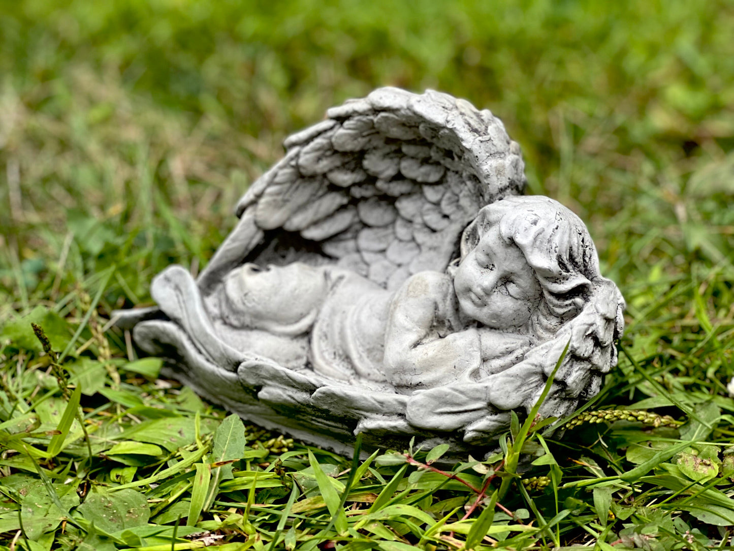 Angel garden statue