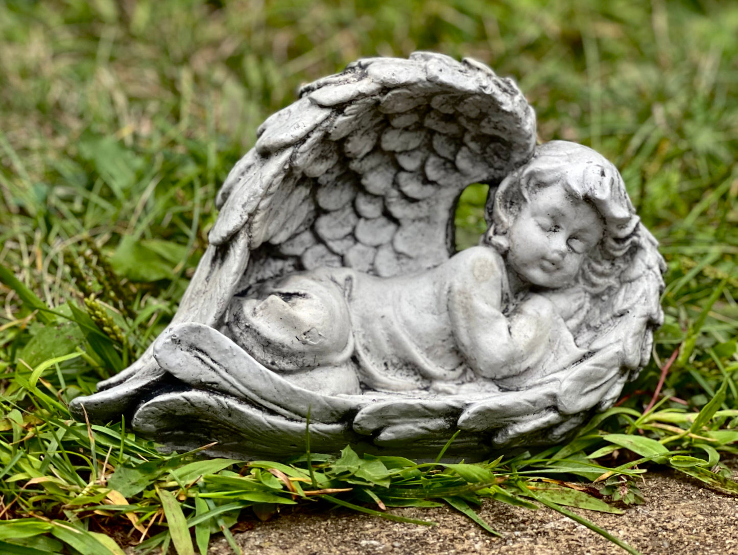 Angel garden statue