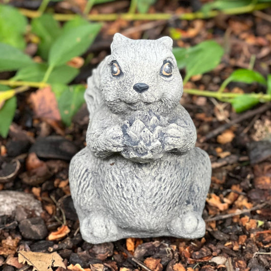 Detailled squirrel statue