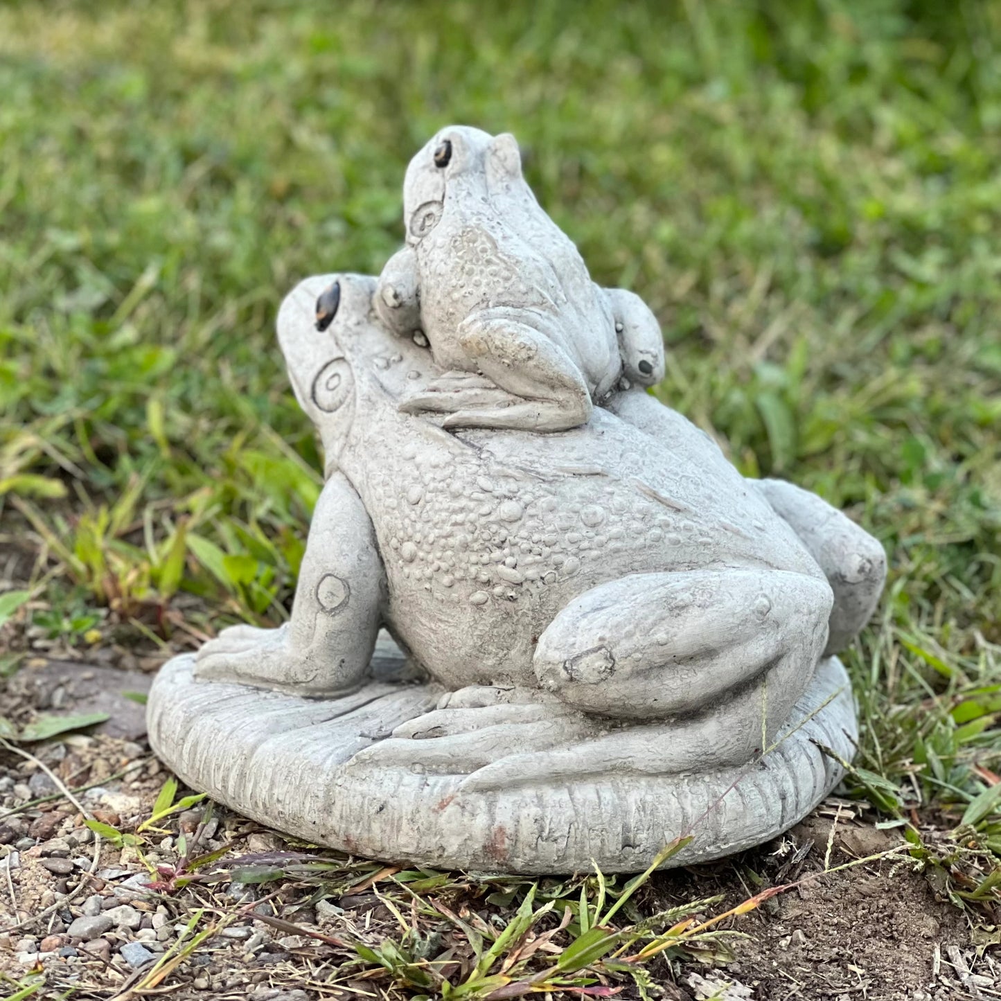 Two frogs figure